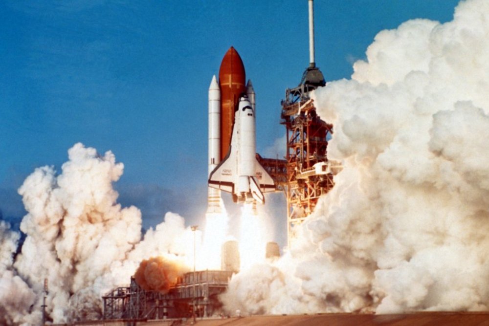 orlando itinerary - Space shuttle leaving the grounds of Kennedy Space Center in Florida