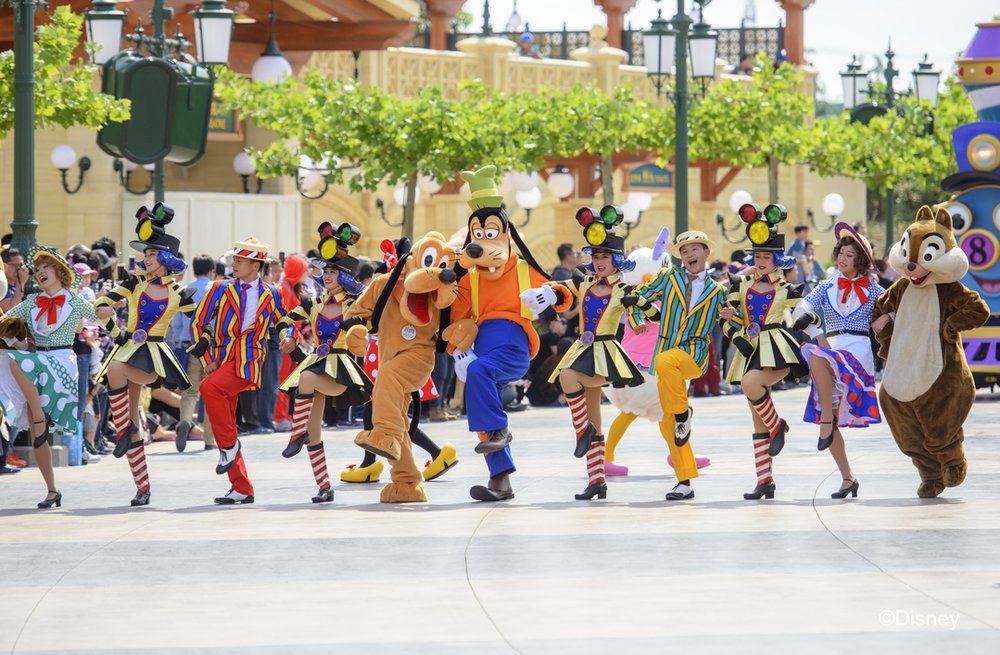 上海ディズニー　パレード　グーフィー　チップとデール　ラインダンス