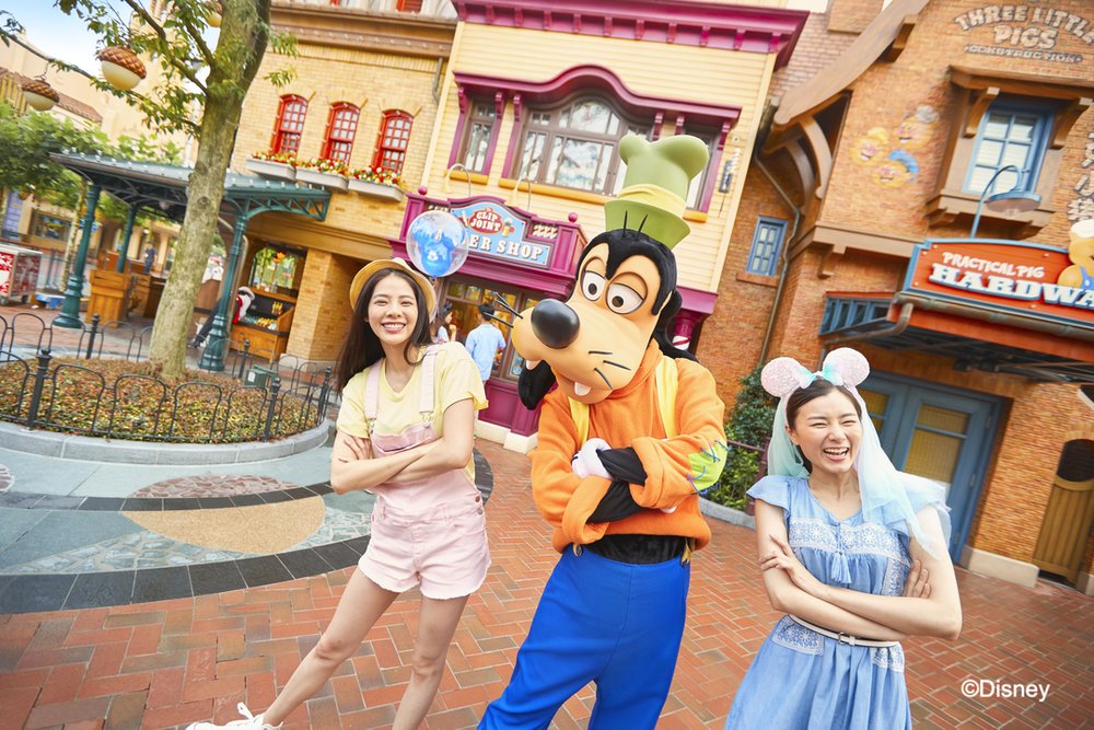 上海ディズニー　女性2人　グーフィー