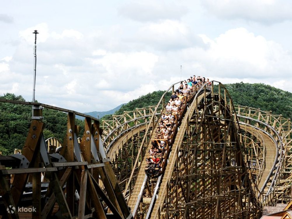 Ngày 3: Khám Phá Công Viên Everland