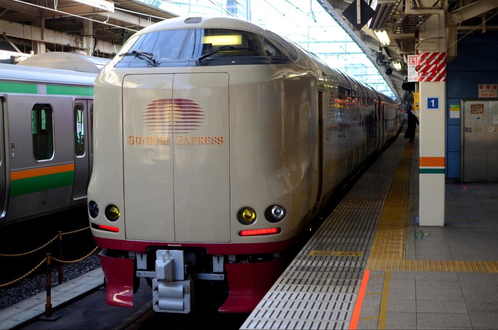 東京觀光列車｜出雲號列車 Sunrise