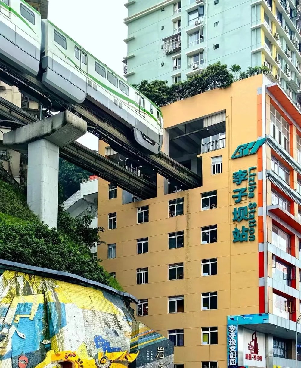 李子坝轻轨穿楼