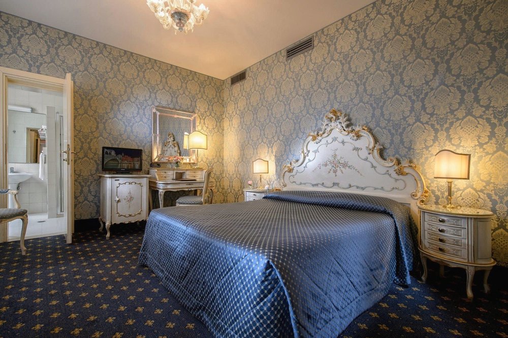 里亞托爾飯店 (Hotel Rialto)