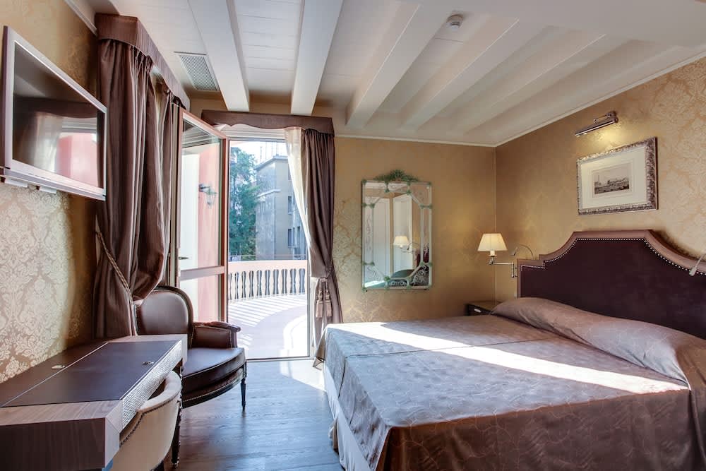 莫里斯科飯店 (Hotel Moresco)