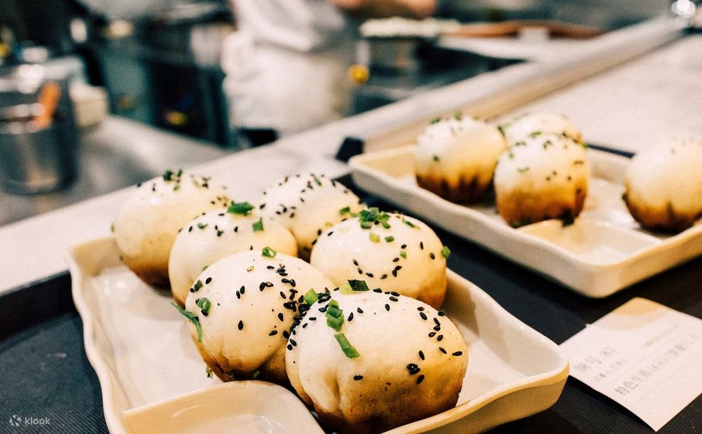 Thưởng Thức Ẩm Thực Trung Quốc Khi Tham Quan Phim Trường