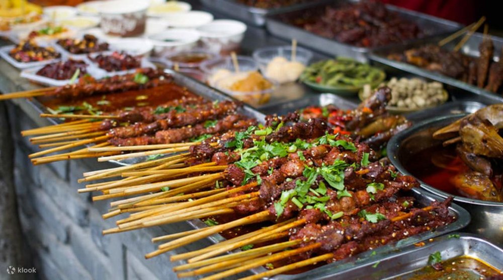 Ngày 1: Khởi Hành Từ Việt Nam Đến Thành Đô – Khám Phá Phố Cổ Cẩm Lý