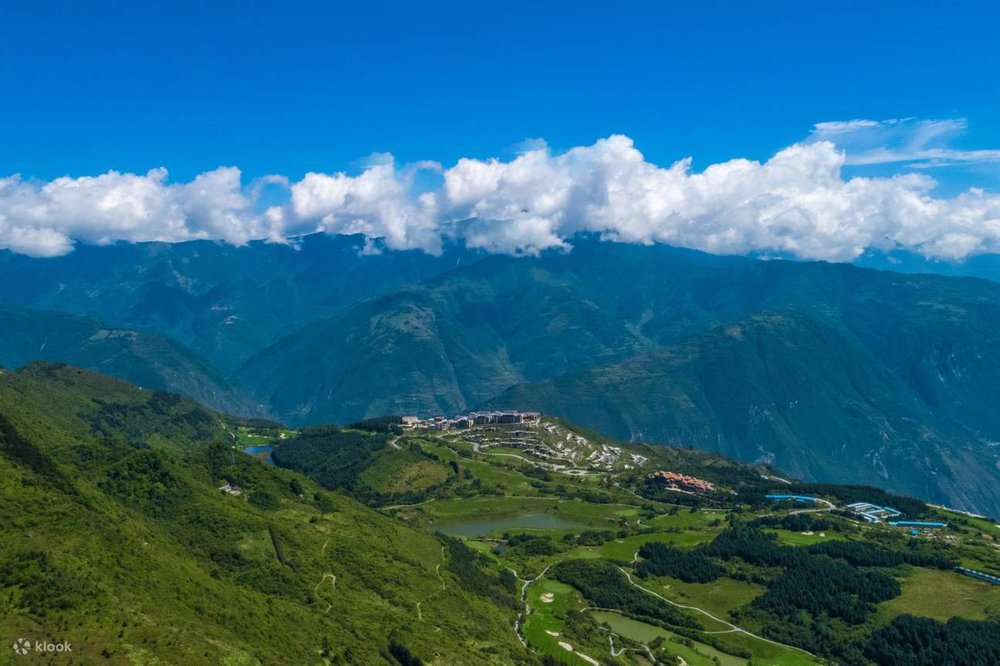 Ngày 2: Di Chuyển Đến Cửu Trại Câu – Ghé Thăm Làng Tạng