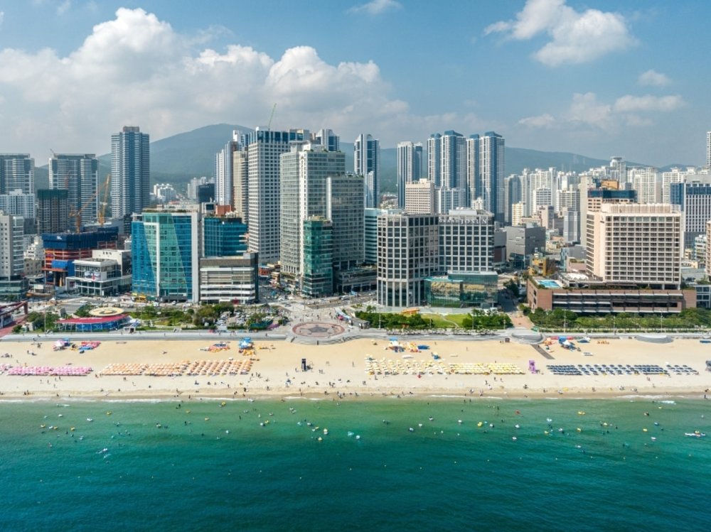 Haeundae Beach 해운대해수욕장 (Source: VISITKOREA)