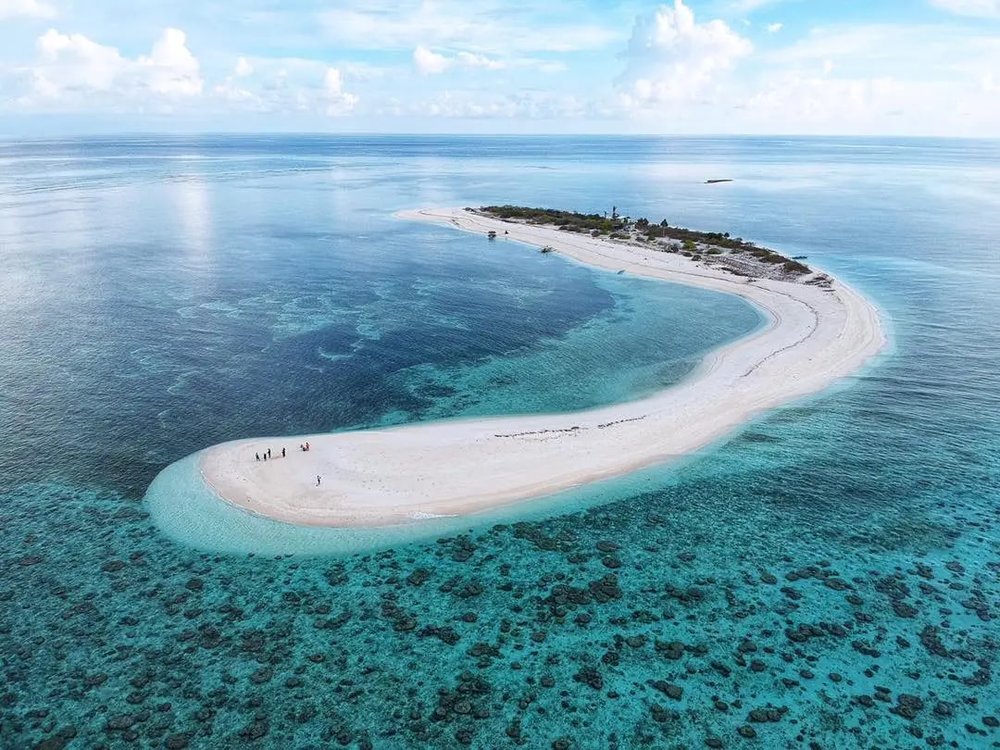 Seco Island (Source: Island Hopping in the Philippines)