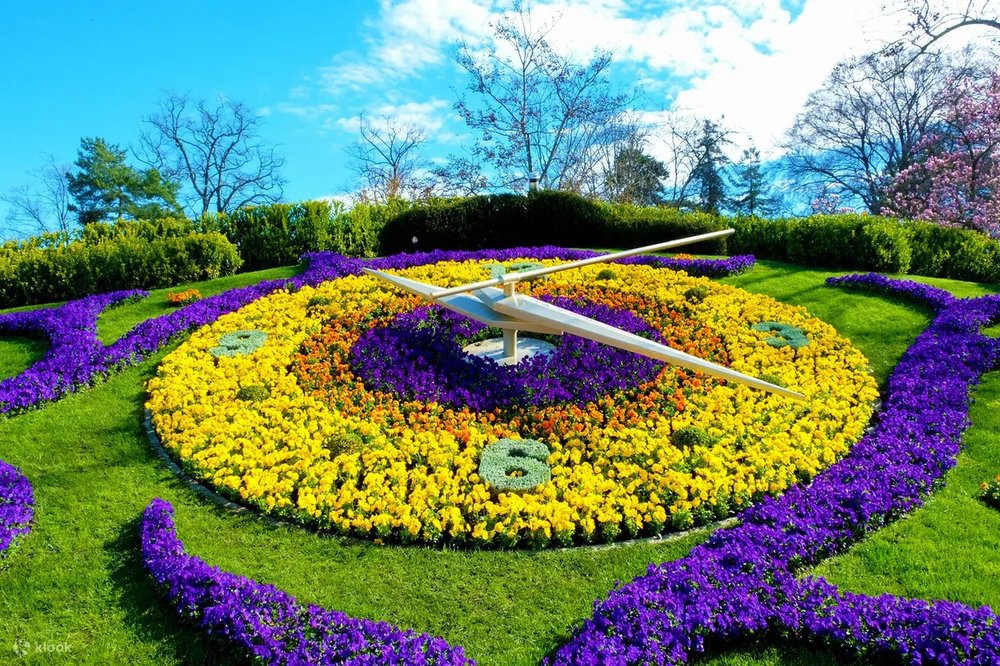 英國公園(Jardin Anglais)內的花鐘(L'Horloge Fleurie)