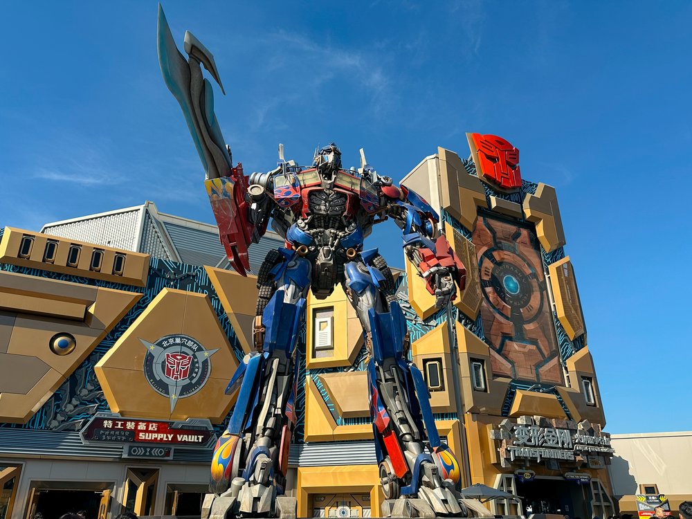 Universal Studios Beijing - Transformers Metrobase Optimus Prime