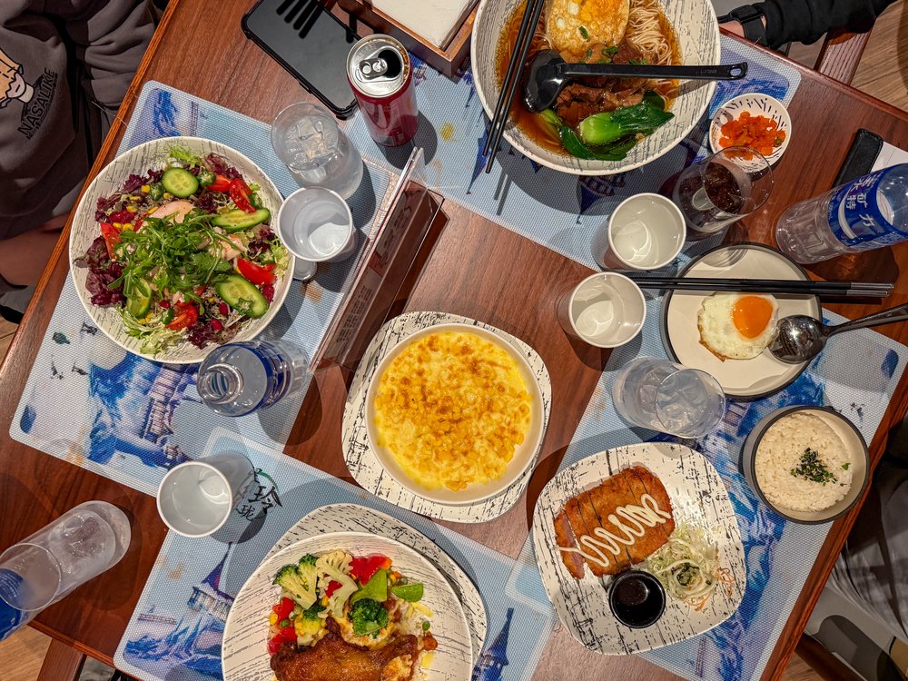 Shanghai Itinerary for First Timers - Yaoxue Snow World Dining Options