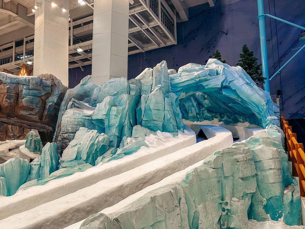 Shanghai Itinerary for First Timers - Yaoxue Snow World Snow Entertainment Area Slide