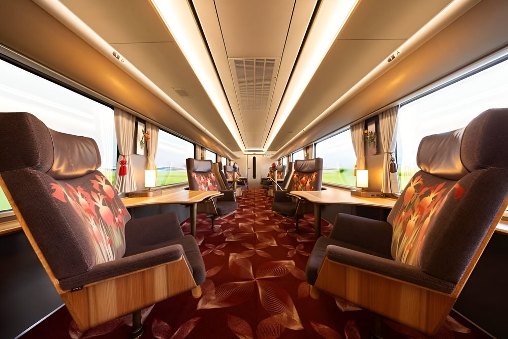 關西觀光列車#10｜Hana Akari（はなあかり）