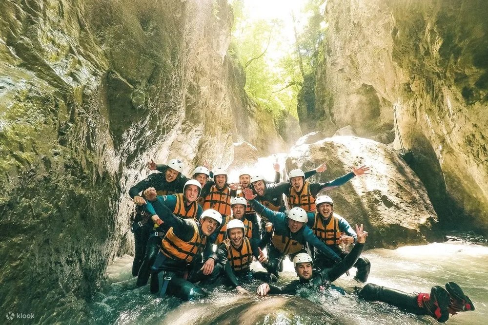 因特拉肯溪降體驗