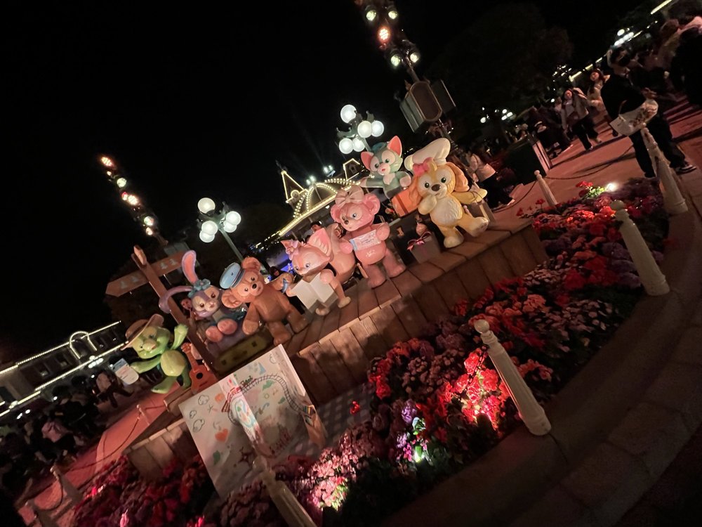 香港ディズニーランド Duffy and Friends Play Daysに今年も参加！　ダッフィー&フレンズ　夜　花壇