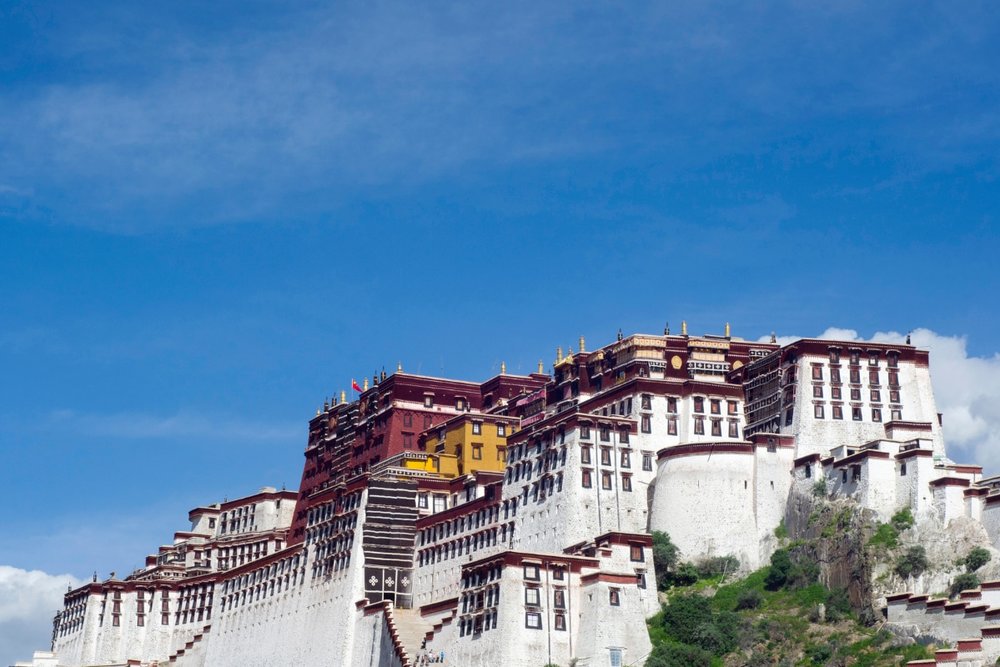 Ngày 1: Khởi Hành Từ Việt Nam Đến Lhasa