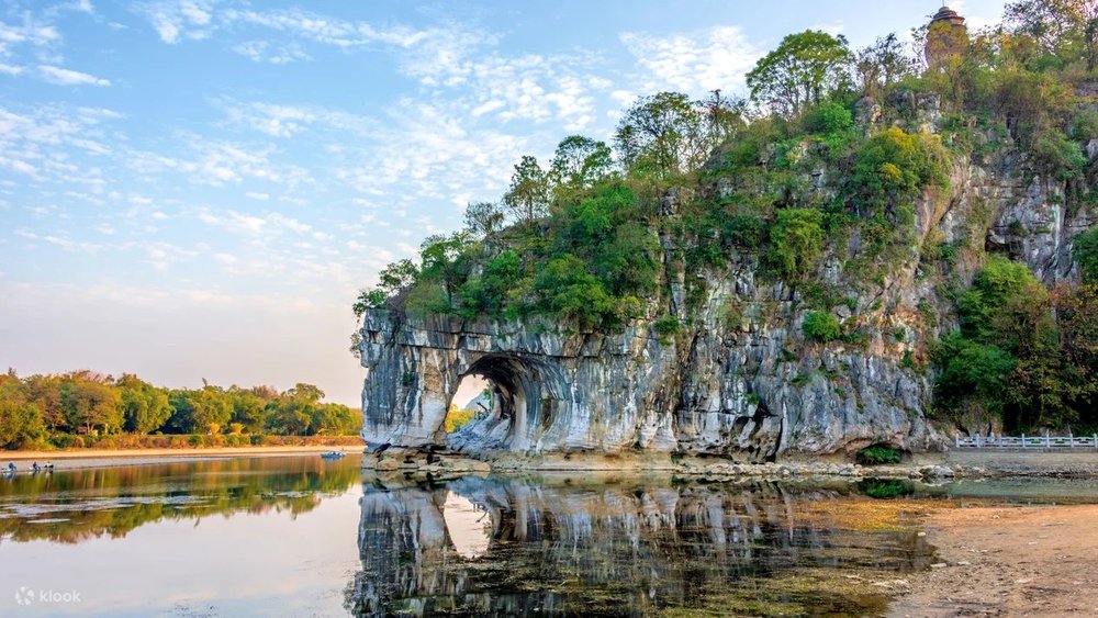 Ngày 1: Khởi Hành Từ Việt Nam Đi Quế Lâm - Đồi Vòi Voi, Công Viên Thất Tinh