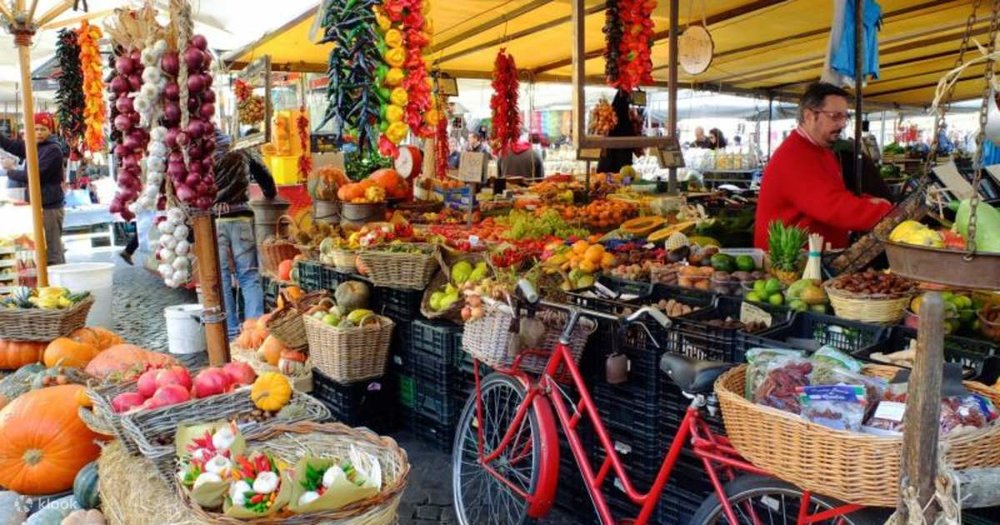 Chợ Campo De’ Fiori – Trải Nghiệm Ẩm Thực Và Mua Sắm