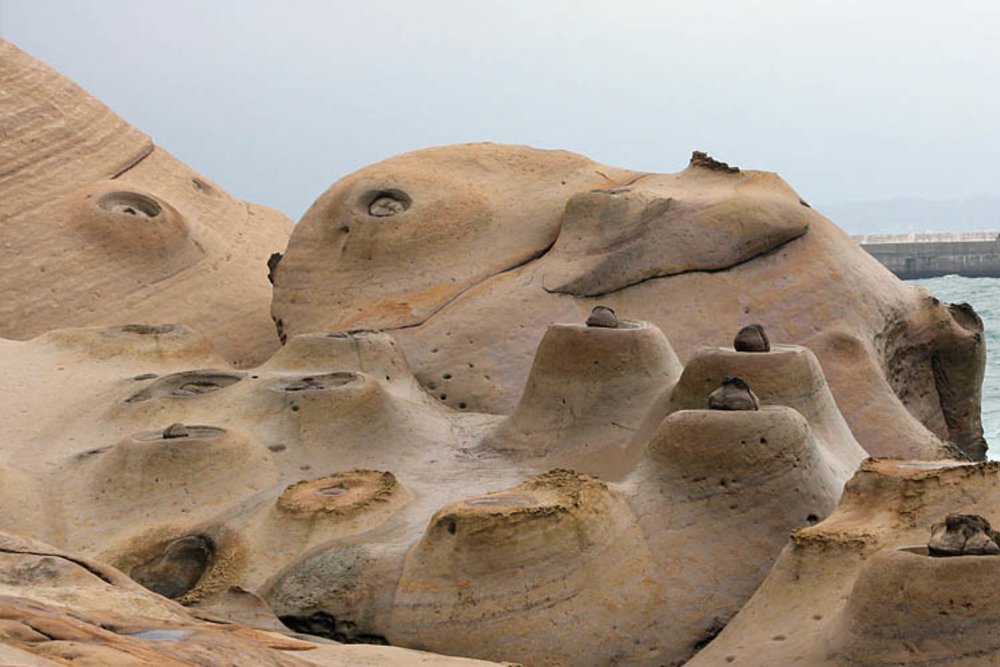 Đá Nến (Candle Rock)