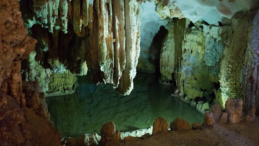ベトナム ハロン湾 ダウゴー洞窟