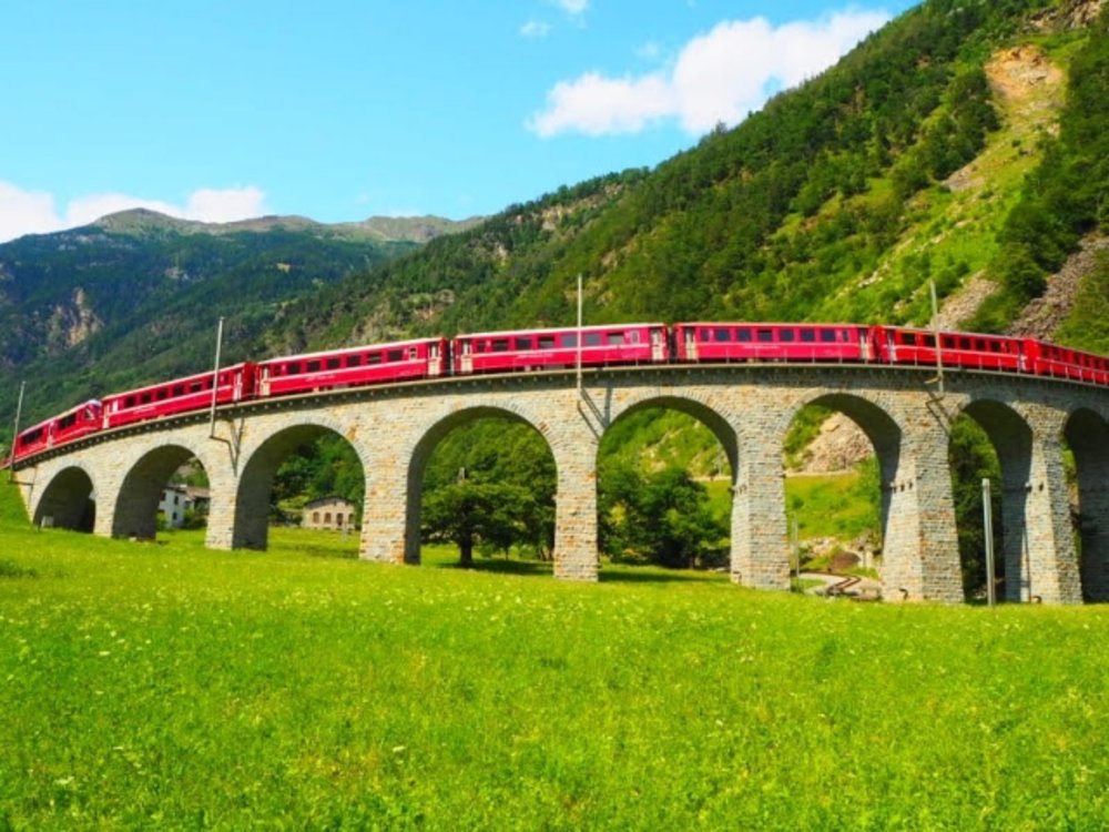 ヨーロッパ 鉄道 ベルニナ急行 ループ橋　Bernina Express Railway