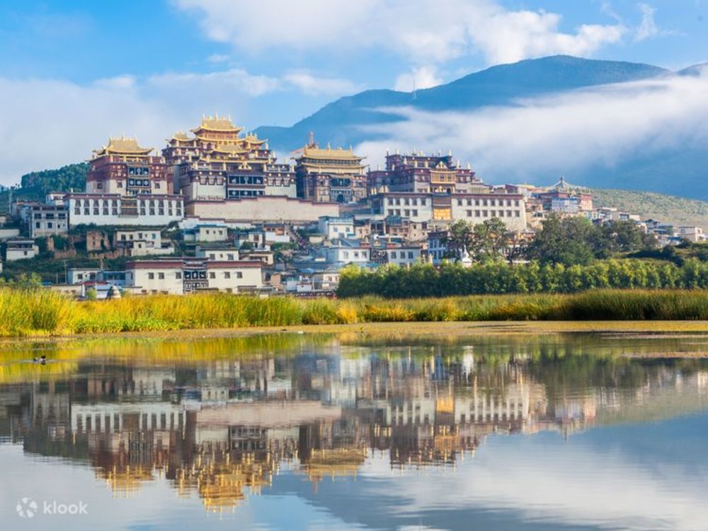 Ngày 1: Đến Lệ Giang – Dạo Quanh Cổ Trấn