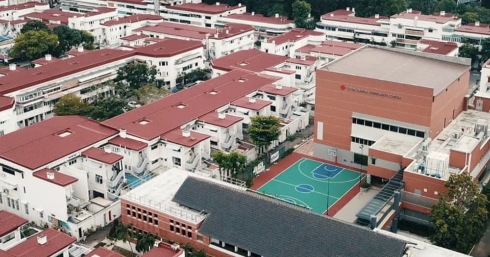 Từ Nghĩa Trang Hoang Vu Đến Đường Phố Đầy Hoài Cổ