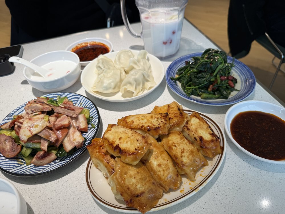 แผนเที่ยวปักกิ่ง 5 วัน – ร้านเกี๊ยวจิ่งกว๋วยหยวน ถนนอู่เต่าโขว (Wudaokou Jinguyuan Dumpling Restaurant)