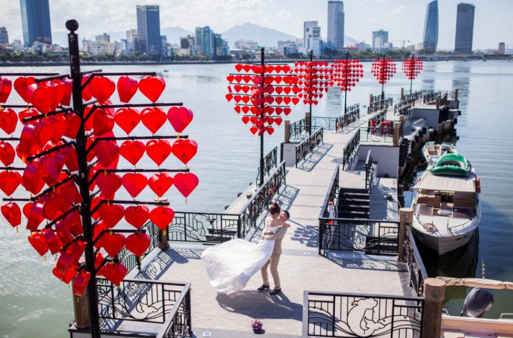 Bến du thuyền Marina (gần cầu Tình Yêu)