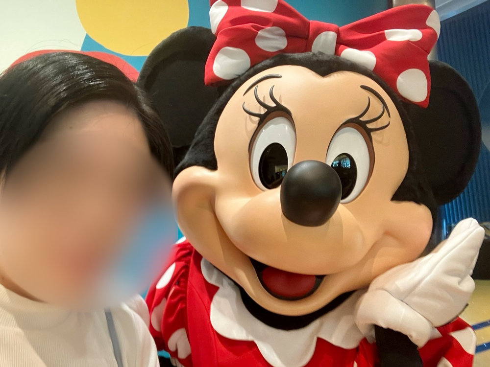 香港ディズニーに行くなら必見！キャラクターダイニング・Ink＆Plateへ行ってみた！ - Minnie with guest