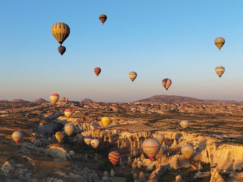 トルコ🇹🇷  カッパドキアでの気球ツアー 気球　朝日　空