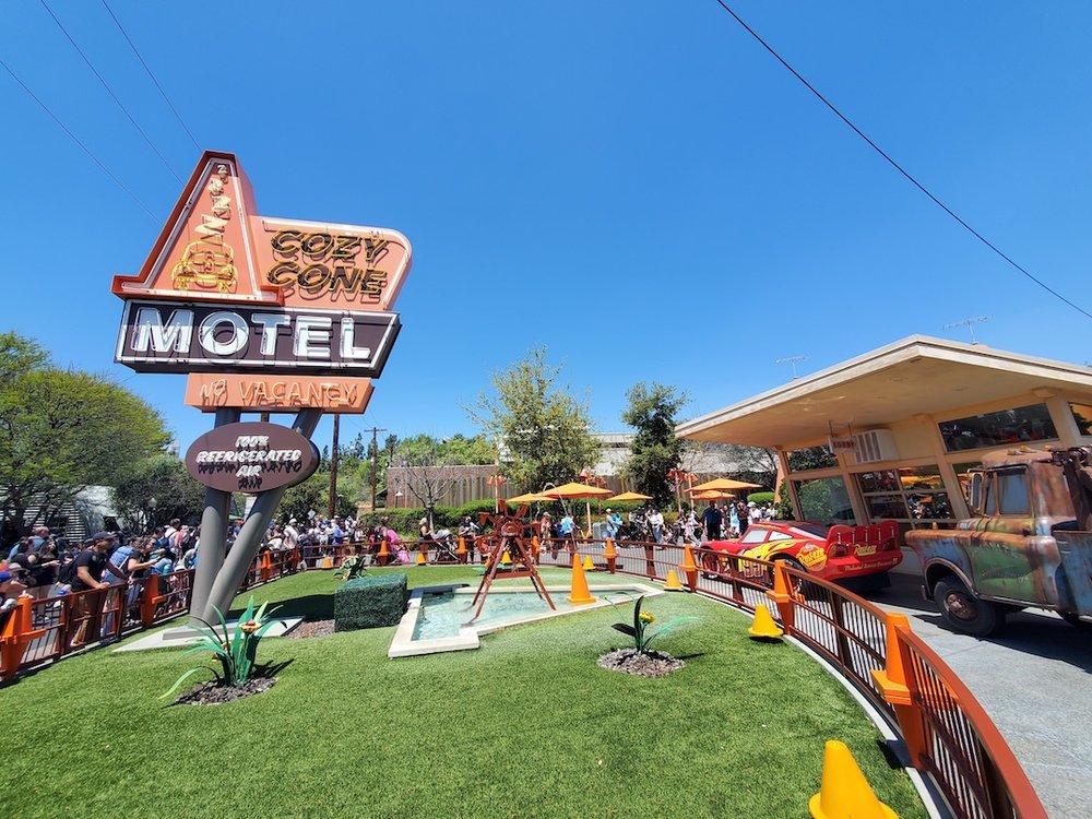 DLR 4100 Cozy Cone Motel