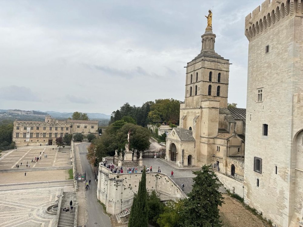 フランス 世界遺産 アヴィニョン歴史地区(Avignon, Papal Palace, Episcopal Ensemble and Avignon Bridge)教皇宮殿