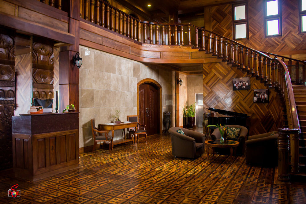 Alta D' Tagaytay Hotel