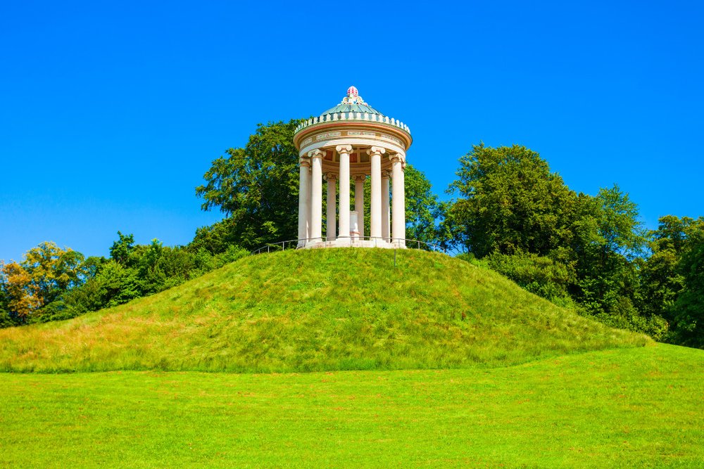 English Garden – Công Viên Xanh Giữa Lòng Thành Phố