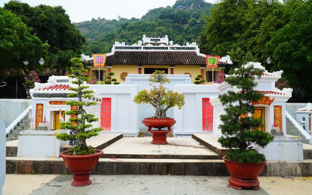 Hành Hương Chùa Bà & Tham Quan Lăng Thoại Ngọc Hầu