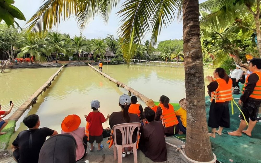 Buổi Trưa: Tham Quan Cù Lao & Thưởng Thức Đặc Sản