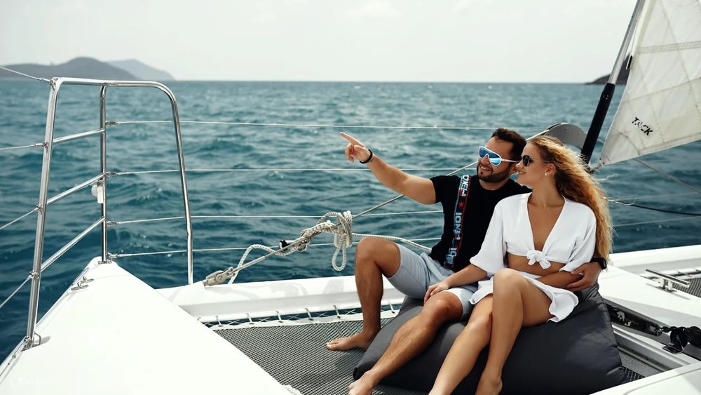 Đi Du Thuyền Ngắm Cảnh Nửa Ngày Tại Nha Trang