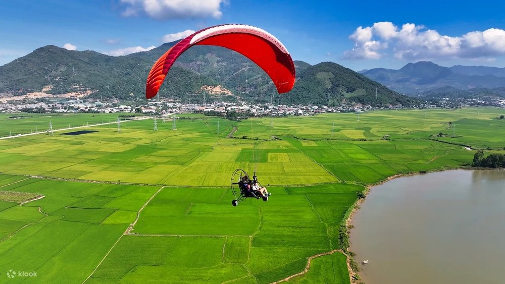Trải Nghiệm Dù Lượn Ngắm Cảnh Tuyệt Đẹp Tại Nha Trang