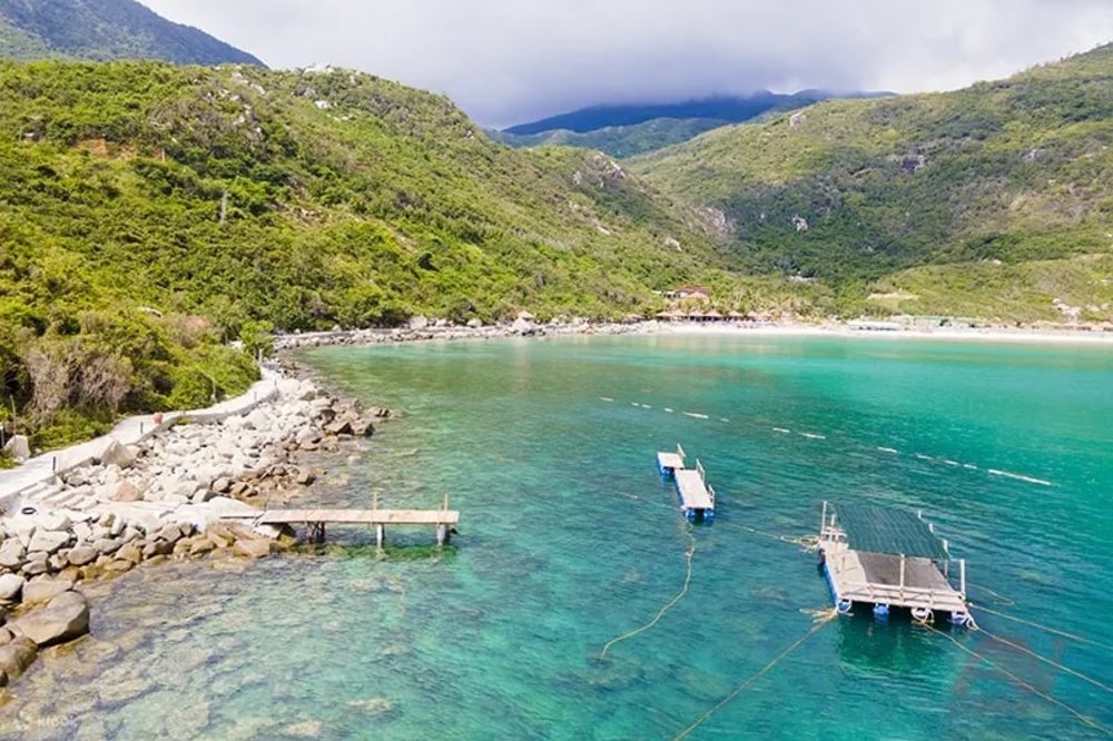 Cảm Nhận Thiên Nhiên Tuyệt Đẹp Tại Vịnh Vân Phong Và Biển Gành Nhảy