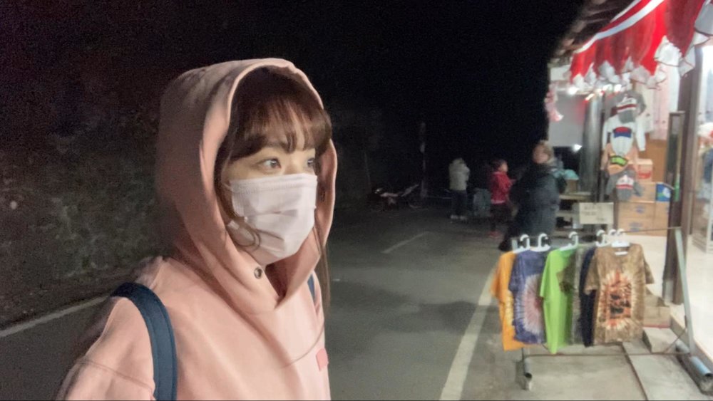 ピンクのパーカー