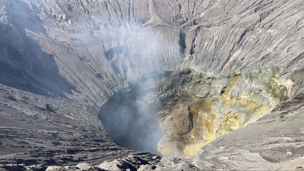 ブロモ山サンライズツアー 山 火口