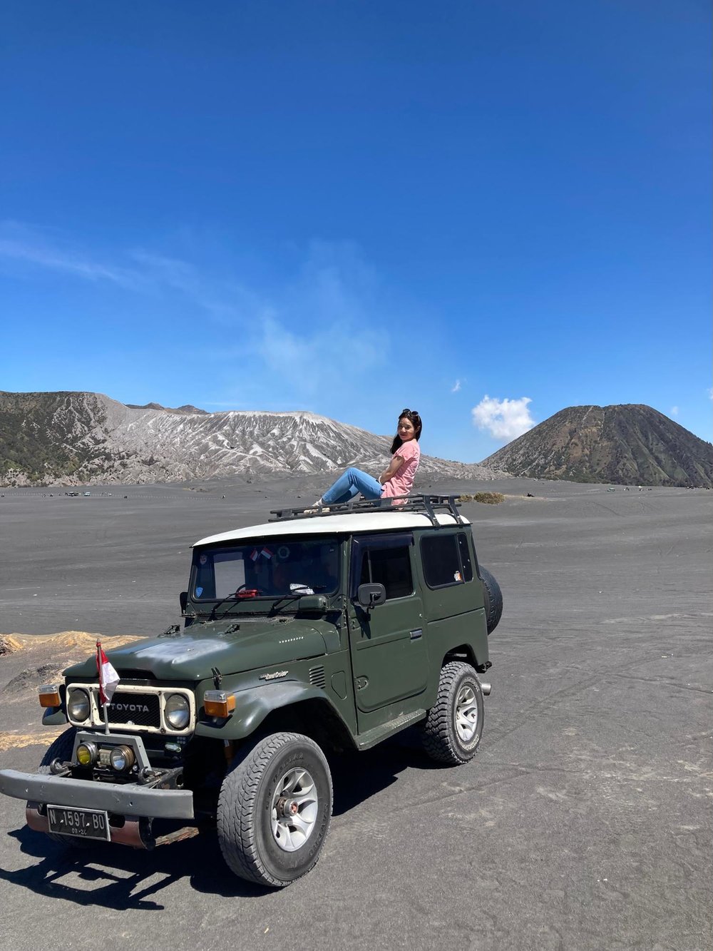 ブロモ山サンライズツアー ジープ