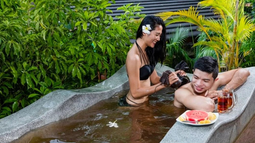 Trải Nghiệm Tắm Bùn "Chữa Lành" Cơ Thể Tại Tháp Bà Ở Nha Trang