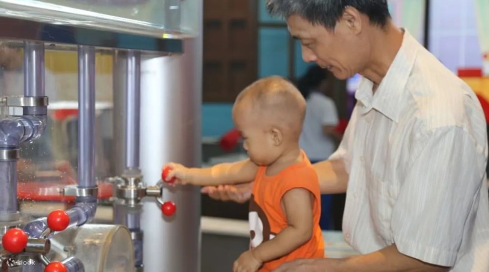 Khu Triển Lãm Experiments And Discoveries