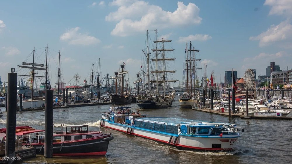 Du Thuyền Ngắm Cảng Hamburg