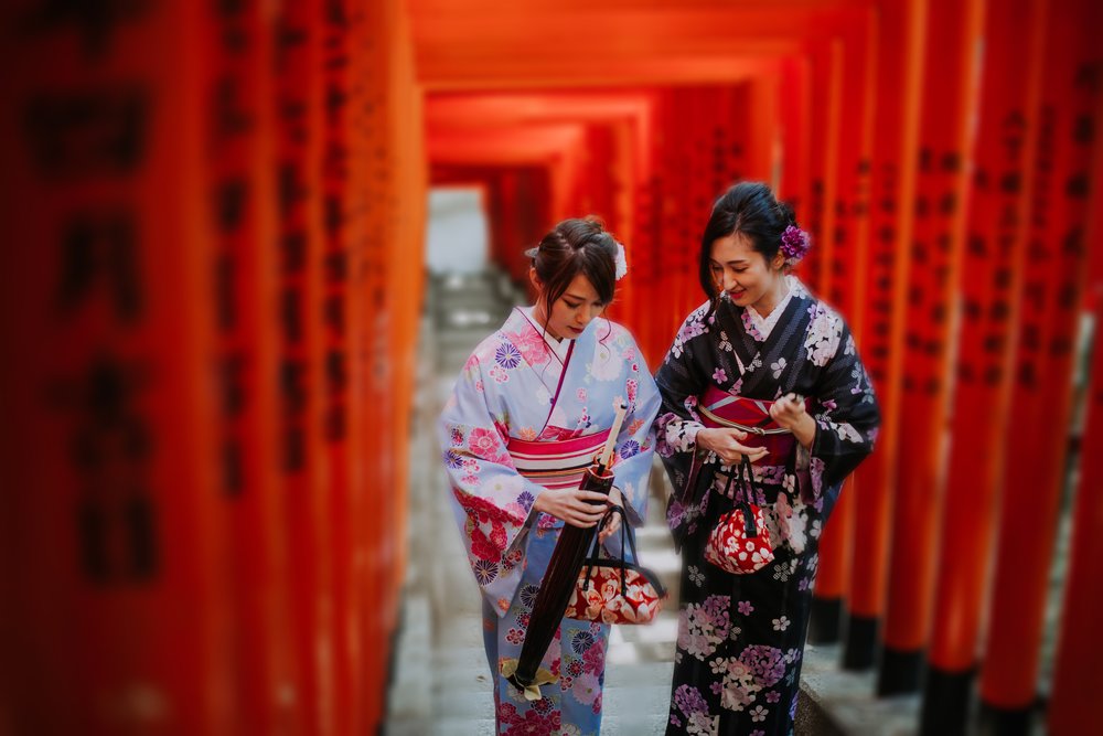 Top 7 Kimono Rentals in Kyoto -  Two girls wearing kimonos at the Torii gates