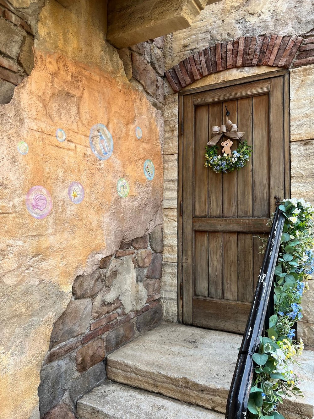 ヴィレッジ・グリーティングプレイス付近 壁画 東京ディズニーシー3