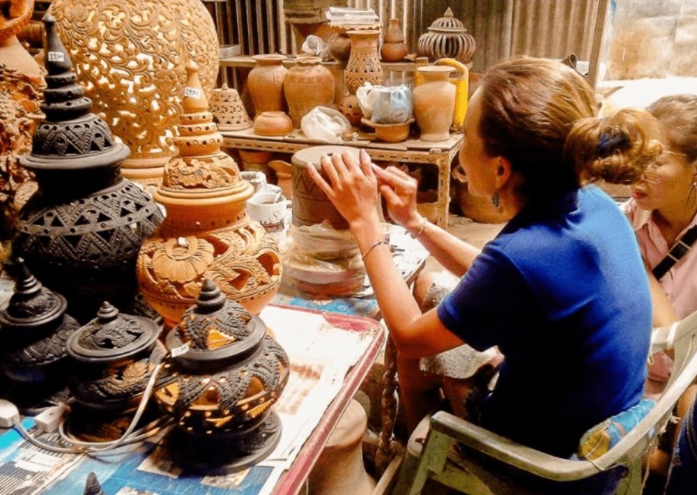 Jewelry Craftsmanship in Thailand (Source: Royi Sal Jewelry)